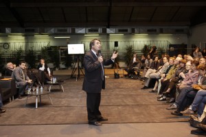 Devant de nombreux habitants, Michel Destot a présenté la dynamique du projet urbain de l'Esplanade et de la ville.