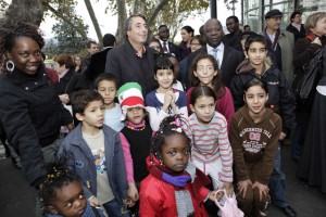 C'est dans une ambiance festive que Michel Destot et Simon Compaoré ont inauguré la nouvelle bibliothèque. 