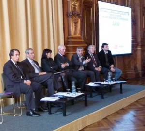 Conférence de presse à l'Hôtel de ville de Paris en présence des représentants des principales associations de collectivités.