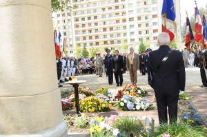 Michel Destot et Monsieur le Préfet ont rendu hommage aux victimes de la déportation.