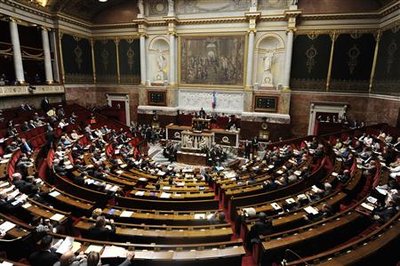 la majorité parlementaire protège les épargnants des écueils de la finance de marché