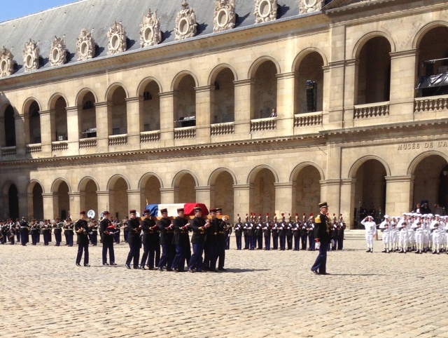 Hommage à François Jacob aux Invalides