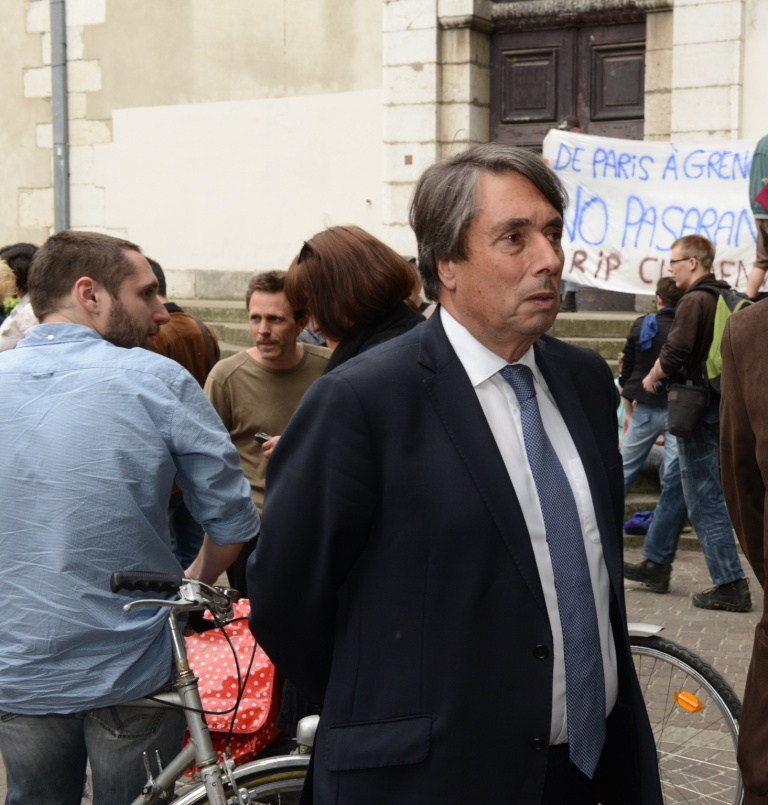 Emotion lors du rassemblement en hommage à Clément