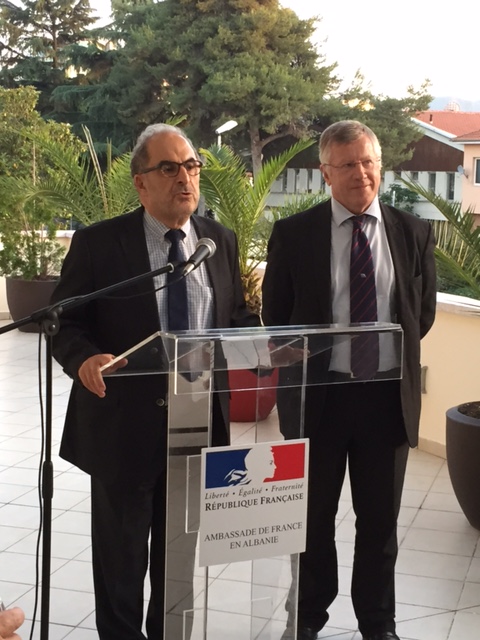 Bernard Fitoussi, ambassadeur de France en Albanie et Gilbert Le Bris, Président de la délégation parlementaire française à la résidence