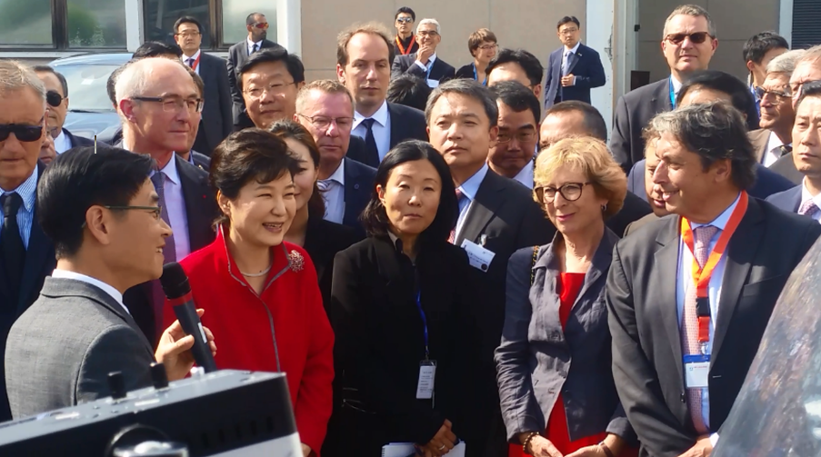 La Présidente sud-coréenne en pleine visite de l'entreprise Air Liquide