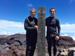 Au sommet du Fujiyama (3776m) avec mon fils Matthieu