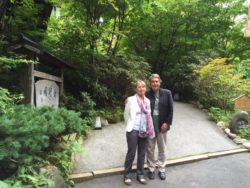 Avec ma femme, Marie, lors de notre arrivée au Ryokan, auberge typique du Japon