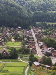 Le Japon c'est aussi la montagne et ces maisons au toit de chaume