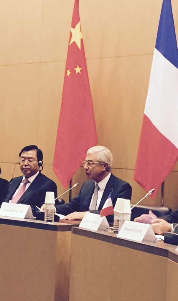 Claude Bartolone, président de l’Assemblée nationale, et Zhang Dejiang, président du Comité permanent de l’Assemblée populaire nationale de Chine