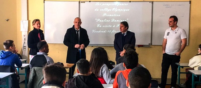 Un beau temps d’échange avec les élèves «pompiers juniors» du Collège olympique