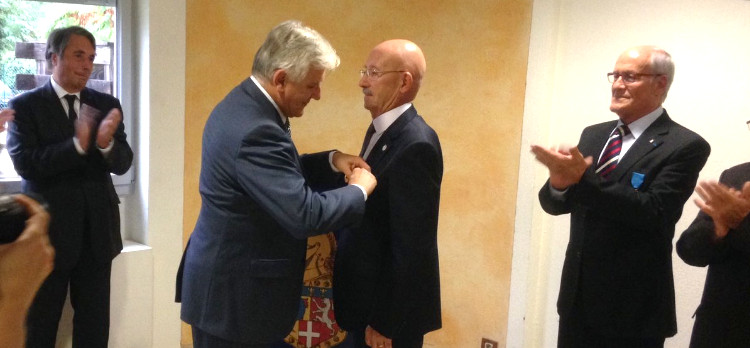 Ordre national du Mérite : remise des insignes à Gérard Raynaud